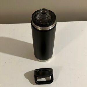 Yeti Rambler 26 oz Water Bottle Chug Cap Stainless Steel Insulated Black Branded